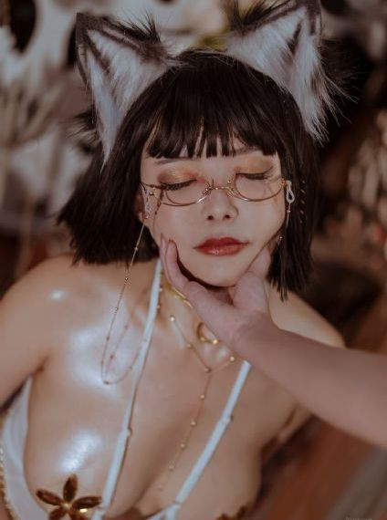 少妇漂亮邻居2_DVD国语在线观看