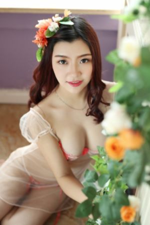 女大学生的沙龙室主演_国产剧手机免费观看完整