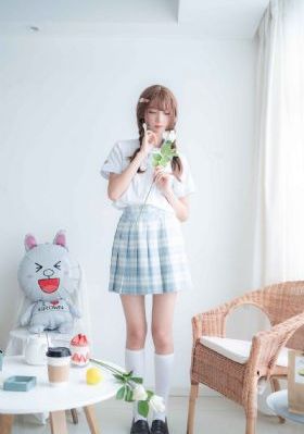 年轻的女教师2中文字